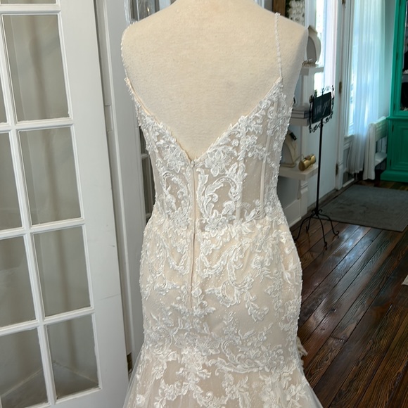 Chic Nostalgia bridal gown, multiple sizes, Ashbala, NWT - Picture 7 of 11